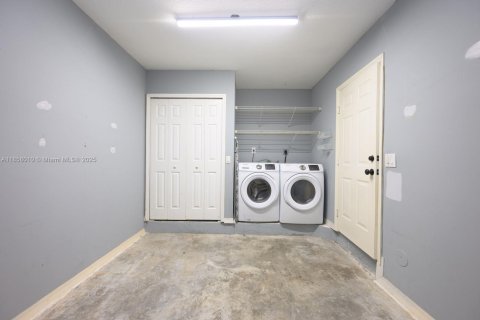 Townhouse in Cutler Bay, Florida 3 bedrooms, 140.28 sq.m. № 1882090 - photo 11