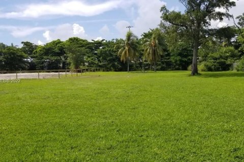 Propiedad comercial en alquiler en Miami, Florida № 460604 - foto 1
