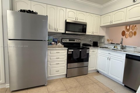 Condo in Pompano Beach, Florida, 2 bedrooms  № 1949531 - photo 13