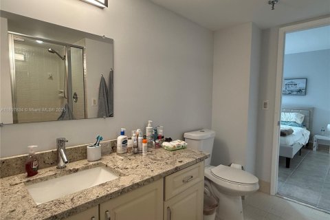 Condo in Pompano Beach, Florida, 2 bedrooms  № 1949531 - photo 10