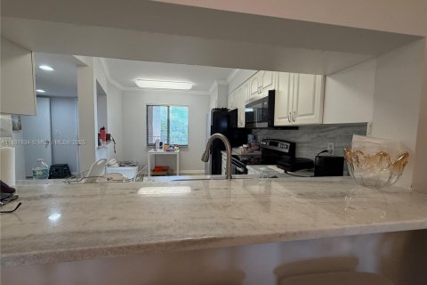 Condo in Pompano Beach, Florida, 2 bedrooms  № 1949531 - photo 6