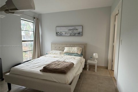Condo in Pompano Beach, Florida, 2 bedrooms  № 1949531 - photo 11
