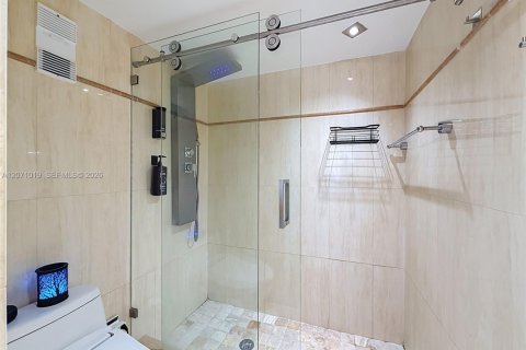 Copropriété à vendre à Miami Beach, Floride: 2 chambres, 108.7 m2 № 2303835 - photo 15