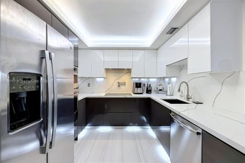 Copropriété à vendre à Miami Beach, Floride: 2 chambres, 108.7 m2 № 2303835 - photo 2