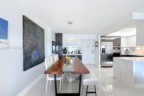 Copropriété à vendre à Miami Beach, Floride: 2 chambres, 108.7 m2 № 2303835 - photo 9