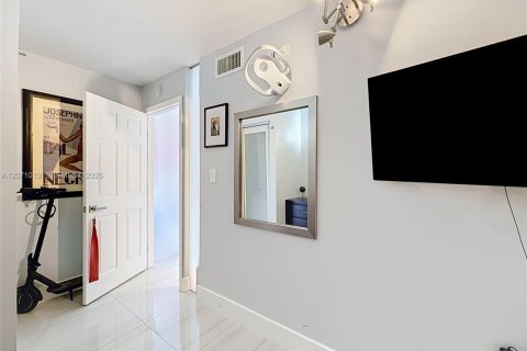 Copropriété à vendre à Miami Beach, Floride: 2 chambres, 108.7 m2 № 2303835 - photo 19