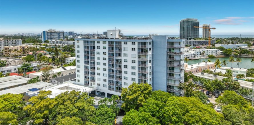 Condo à Miami Beach, Floride, 2 chambres  № 2303835