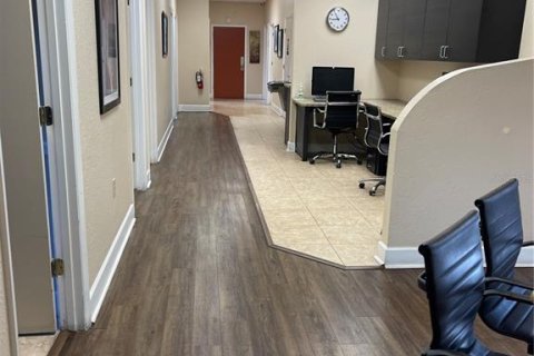 Immobilier commercial à louer à Tampa, Floride: 263.38 m2 № 2436726 - photo 4