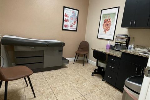 Immobilier commercial à louer à Tampa, Floride: 263.38 m2 № 2436726 - photo 7
