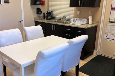 Immobilier commercial à louer à Tampa, Floride: 263.38 m2 № 2436726 - photo 8