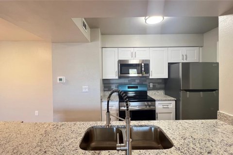 Condo in Kissimmee, Florida, 1 bedroom  № 1655648 - photo 15