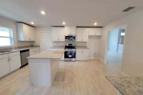 House in Ocala, Florida 4 bedrooms, 278.71 sq.m. № 1905551 - photo 6