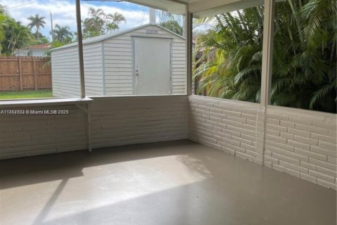 House in Hollywood, Florida 3 bedrooms, 172.05 sq.m. № 1737609 - photo 6