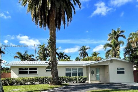 House in Hollywood, Florida 3 bedrooms, 172.05 sq.m. № 1737609 - photo 1