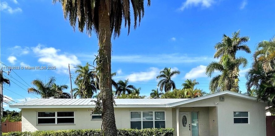 House in Hollywood, Florida 3 bedrooms, 172.05 sq.m. № 1737609