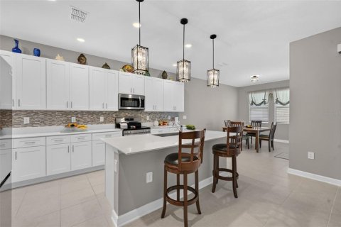 House in Apopka, Florida 4 bedrooms, 239.22 sq.m. № 2228287 - photo 17