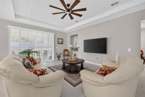 House in Apopka, Florida 4 bedrooms, 239.22 sq.m. № 2228287 - photo 10
