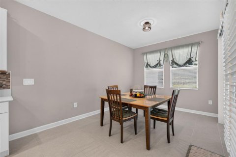 House in Apopka, Florida 4 bedrooms, 239.22 sq.m. № 2228287 - photo 24
