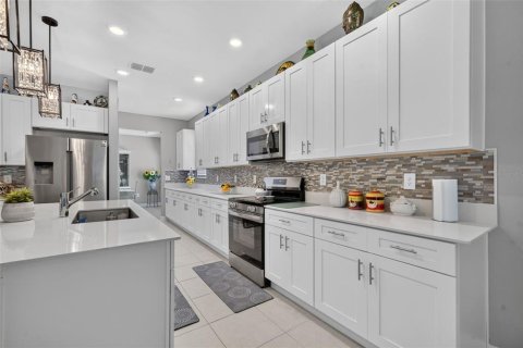 House in Apopka, Florida 4 bedrooms, 239.22 sq.m. № 2228287 - photo 23