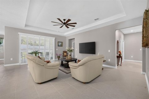 House in Apopka, Florida 4 bedrooms, 239.22 sq.m. № 2228287 - photo 9
