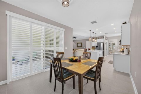 House in Apopka, Florida 4 bedrooms, 239.22 sq.m. № 2228287 - photo 25