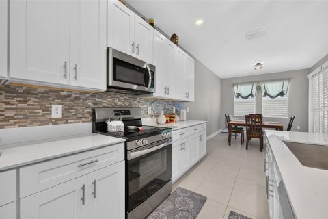 House in Apopka, Florida 4 bedrooms, 239.22 sq.m. № 2228287 - photo 20