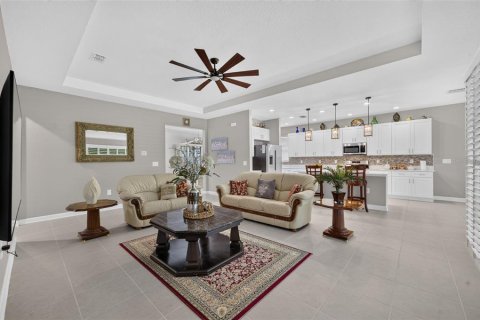 House in Apopka, Florida 4 bedrooms, 239.22 sq.m. № 2228287 - photo 12