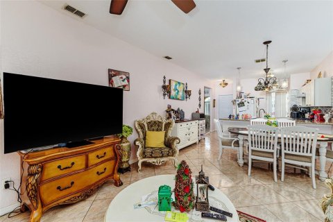 Купить кондоминиум в Киссимми, Флорида 6 комнат, 113.15м2, № 1902005 - фото 10
