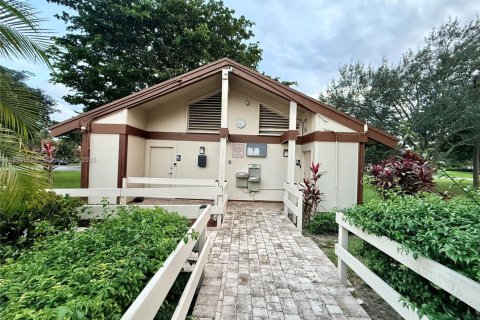 House in Boca Raton, Florida 3 bedrooms, 111.48 sq.m. № 1951311 - photo 15