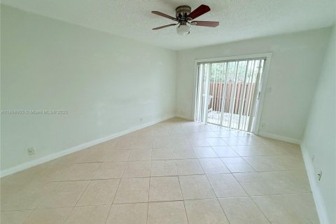 House in Boca Raton, Florida 3 bedrooms, 111.48 sq.m. № 1951311 - photo 7