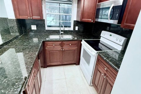 House in Boca Raton, Florida 3 bedrooms, 111.48 sq.m. № 1951311 - photo 4