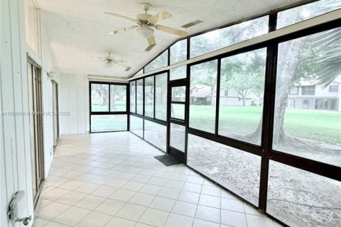 House in Boca Raton, Florida 3 bedrooms, 111.48 sq.m. № 1951311 - photo 5