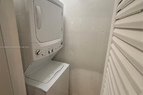 House in Boca Raton, Florida 3 bedrooms, 111.48 sq.m. № 1951311 - photo 12