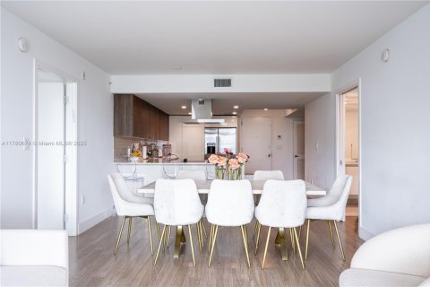 Condo in Bay Harbor Islands, Florida, 2 bedrooms  № 1863740 - photo 5