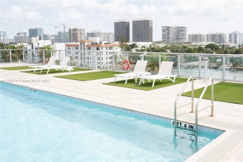 Condo in Bay Harbor Islands, Florida, 2 bedrooms  № 1863740 - photo 25