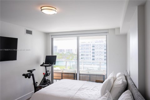 Condo in Bay Harbor Islands, Florida, 2 bedrooms  № 1863740 - photo 22