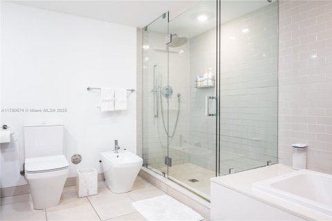 Condo in Bay Harbor Islands, Florida, 2 bedrooms  № 1863740 - photo 15
