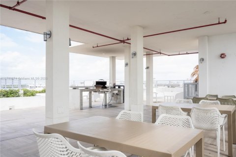 Condo in Bay Harbor Islands, Florida, 2 bedrooms  № 1863740 - photo 26