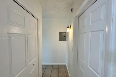 Apartment in Miami, Florida 1 bedroom, 795.24 sq.m. № 2087886 - photo 7