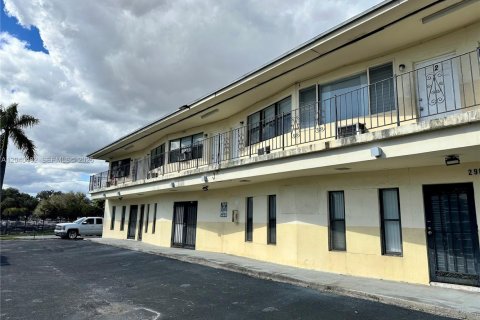 Apartment in Miami, Florida 1 bedroom, 795.24 sq.m. № 2087886 - photo 10