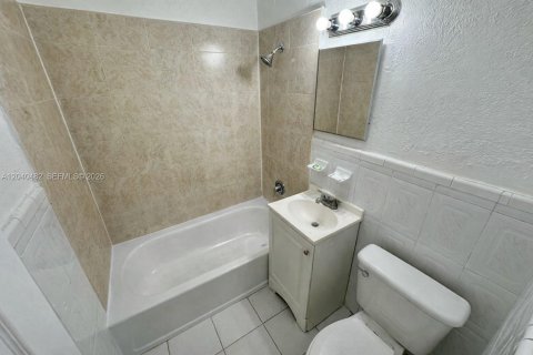 Apartment in Miami, Florida 1 bedroom, 795.24 sq.m. № 2087886 - photo 4