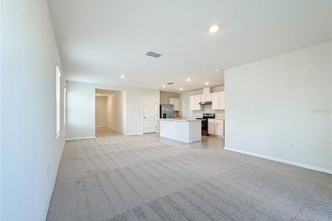 House in Saint Cloud, Florida 5 bedrooms, 227.7 sq.m. № 1903109 - photo 12