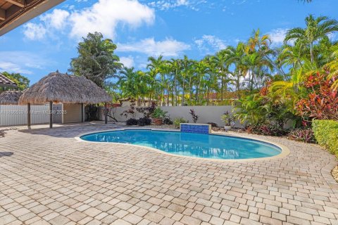 House in Miami, Florida 4 bedrooms, 193.42 sq.m. № 1949366 - photo 21