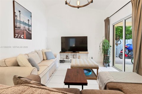 Townhouse in Weston, Florida 2 bedrooms, 94.57 sq.m. № 2031212 - photo 7