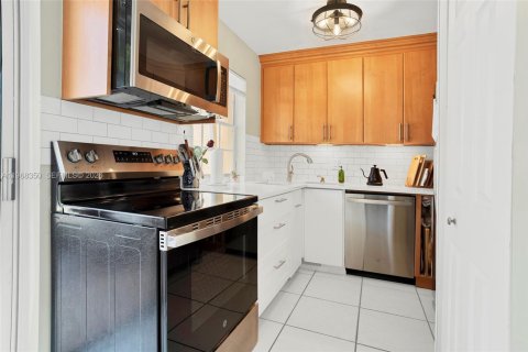 Townhouse in Weston, Florida 2 bedrooms, 94.57 sq.m. № 2031212 - photo 10