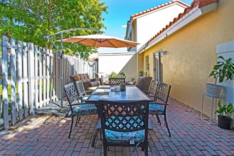 Townhouse in Weston, Florida 2 bedrooms, 94.57 sq.m. № 2031212 - photo 30