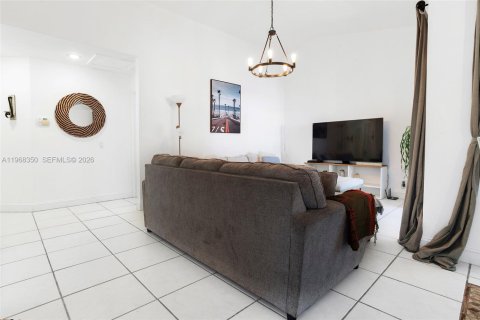 Townhouse in Weston, Florida 2 bedrooms, 94.57 sq.m. № 2031212 - photo 4