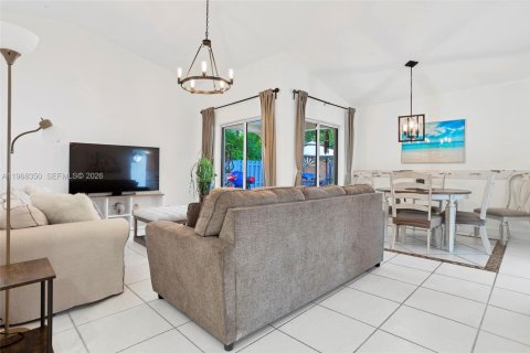 Townhouse in Weston, Florida 2 bedrooms, 94.57 sq.m. № 2031212 - photo 3