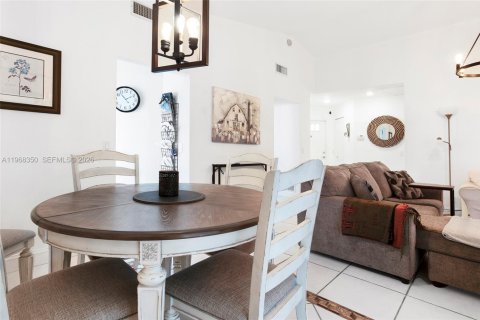 Townhouse in Weston, Florida 2 bedrooms, 94.57 sq.m. № 2031212 - photo 14