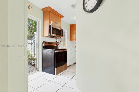 Townhouse in Weston, Florida 2 bedrooms, 94.57 sq.m. № 2031212 - photo 9